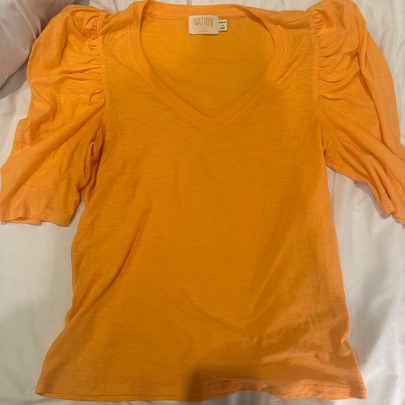 NWOT Nation LTD Jillian Bold Shoulder V-neck color Tang - Size Small - Picture 4 of 7